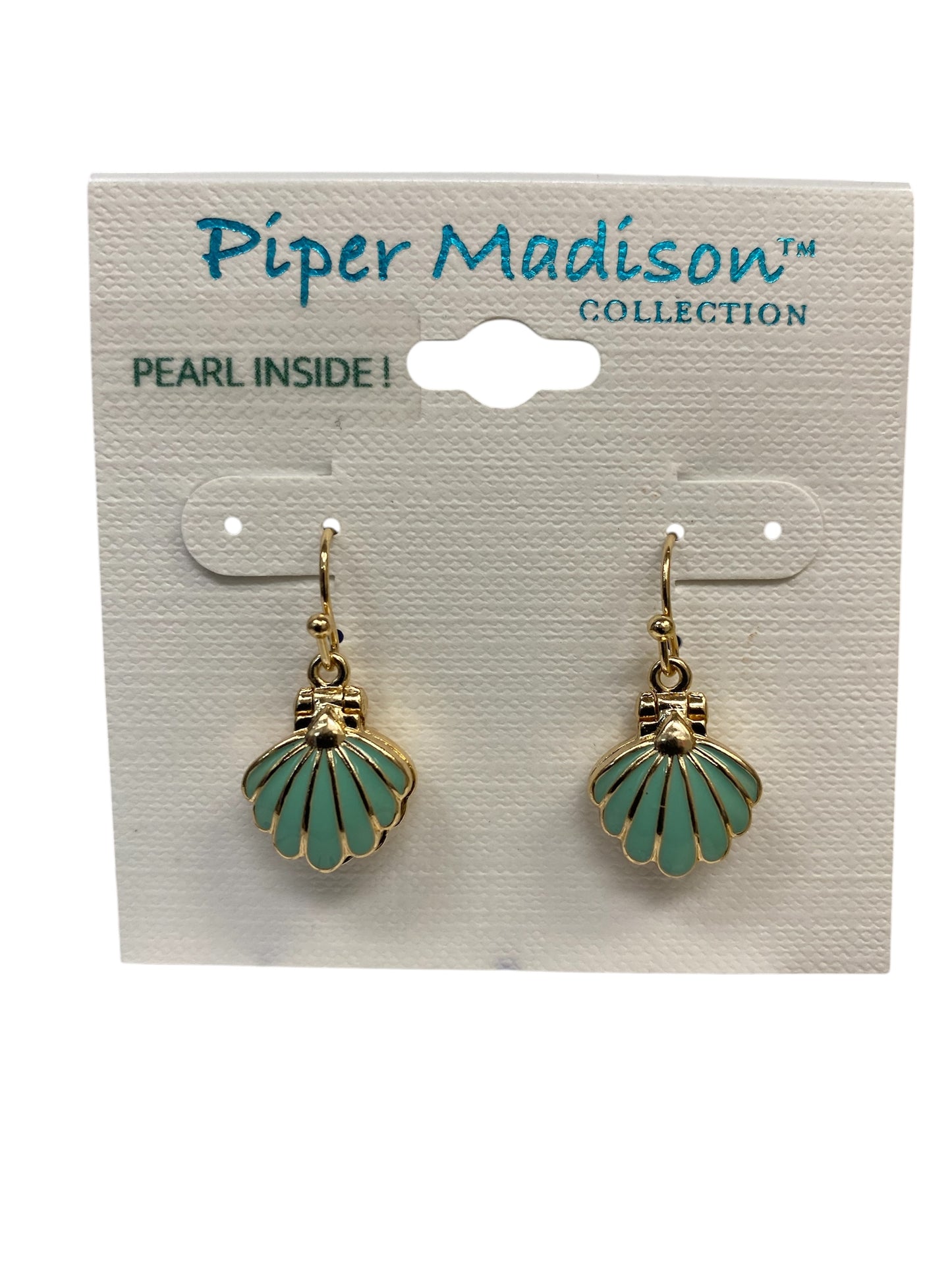 Shell earrings with pearl